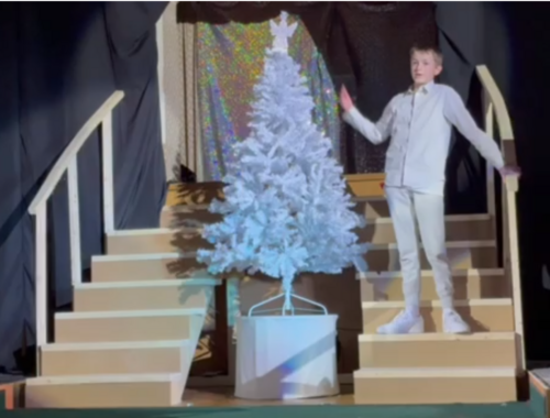 From the Woodbine Heights Drama Club production (Toronto, ON). Directed by Robert Paterson-Watt.

