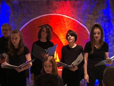 From the Fort Wayne Youtheatre production (Fort Wayne, IN). Directed by Todd Espeland.

Photo Credit: PHOTOGRAPHER