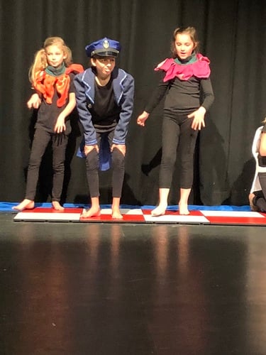 From the The Drama Workshop production (Havelock North, New Zealand). Directed by Juliet Cottrell.

Photo Credit: Angela Elliott, How Ridiculous Costuming